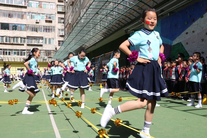 此自信